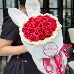 Bó thỏ trắng- hoa sáp 3 lớp- đỏ đô