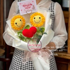 Bó hoa len: 2 mặt cười cute+ trái tim- satin trắng
