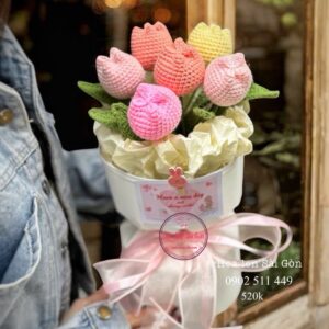 Hoa tulip len handmade- form tròn satin trắng