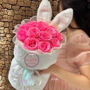 Bó thỏ trắng- hoa sáp kim tuyến- hồng neon