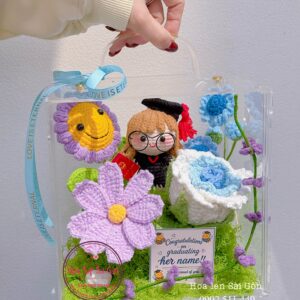 VB42 Doll nữ tốt nghiệp* Hoa len handmade - Vali mica cao cấp 20.20.15cm