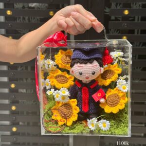 VB55 Doll nam tốt nghiệp* Hoa len - Vali mica cao cấp 20.20.15cm