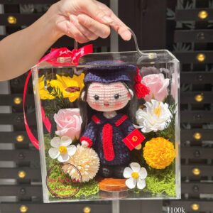 VB54 Doll nữ tốt nghiệp* Hoa sáp - Vali mica cao cấp 20.20.15cm