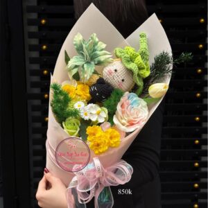 Crochet Em Bé Phù Thuỷ – Hoa sáp mix hoa lụa & hoa khô | HB185